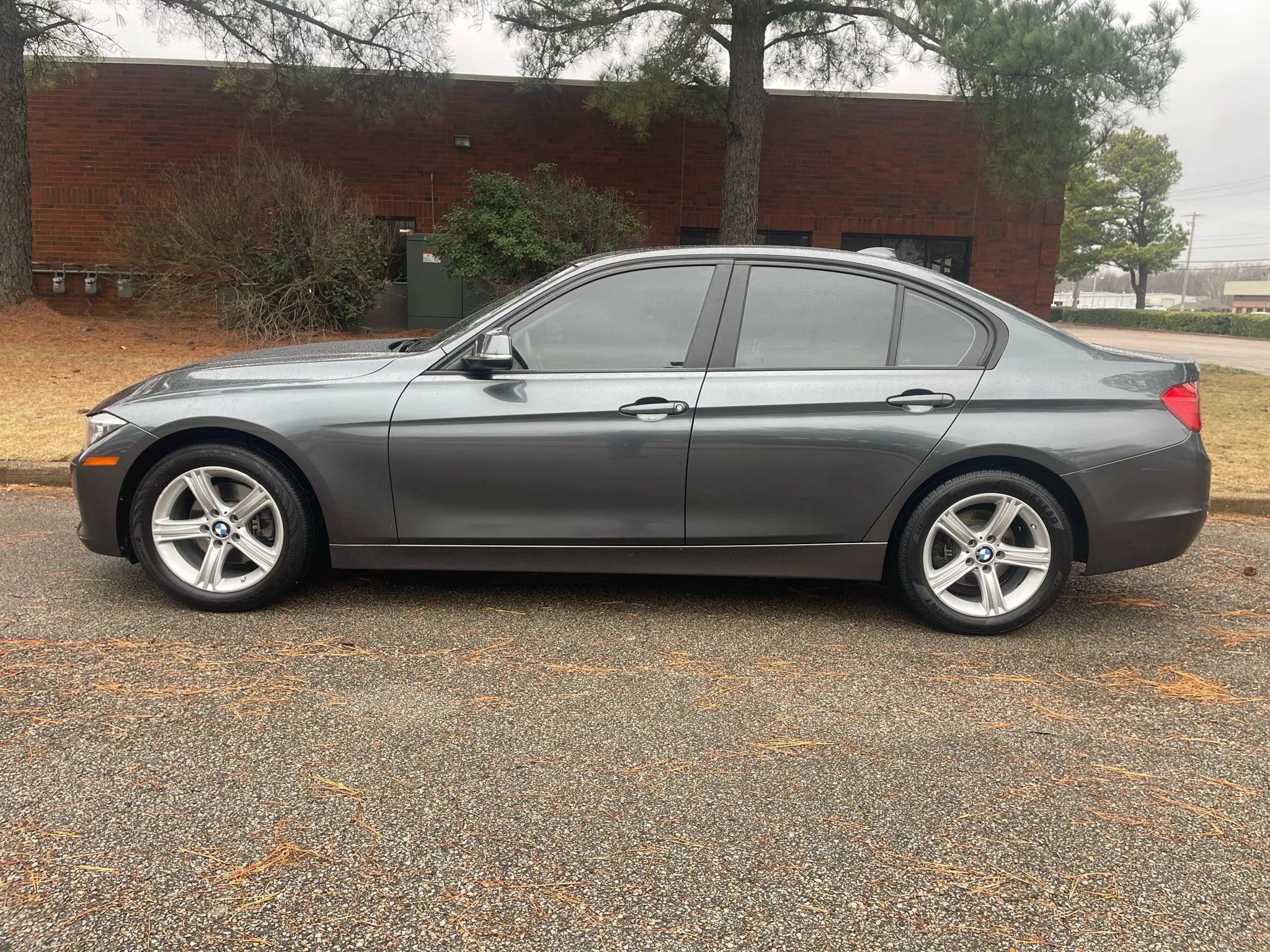 Used 2015 BMW 328i xDrive Sedan AWD/4WD image 2