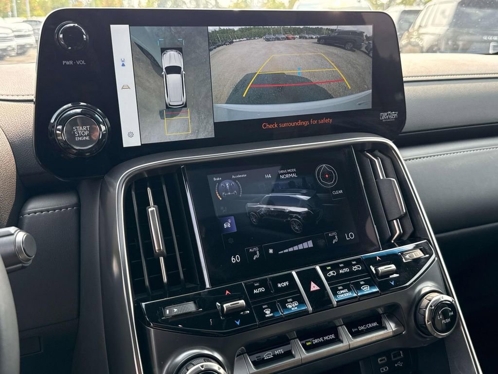 Used 2024 Lexus LX 600 4WD w/ Premium Package image 11