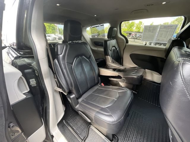 Used 2022 Chrysler Pacifica Touring-L FWD image 25