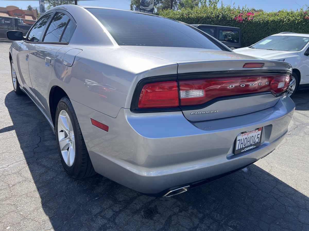 Used 2014 Dodge Charger SE w/ Connectivity Group RWD image 5