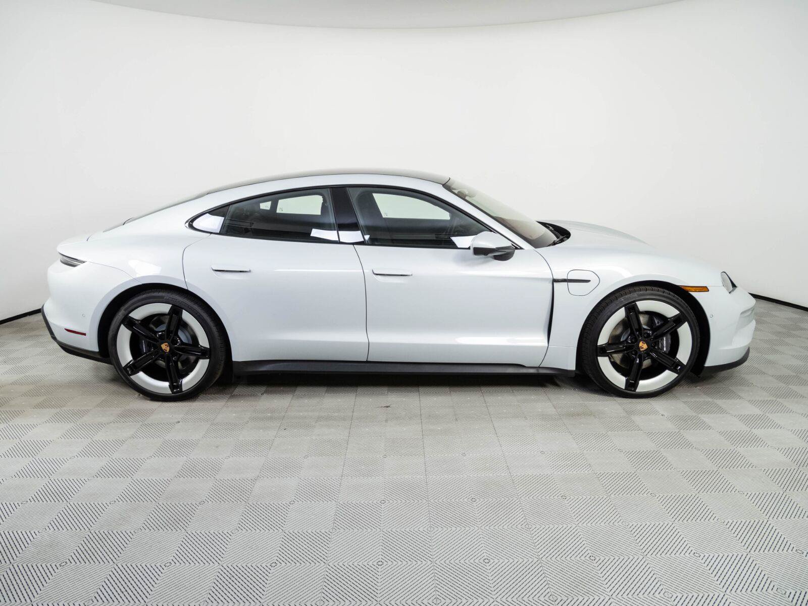 New 2026 Porsche Taycan AWD/4WD image 28