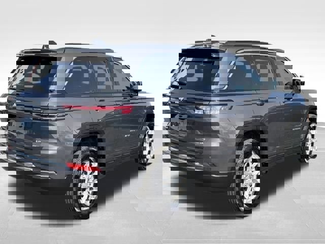 Used 2025 Jeep Grand Cherokee Laredo X w/ Luxury Tech Group I image 40