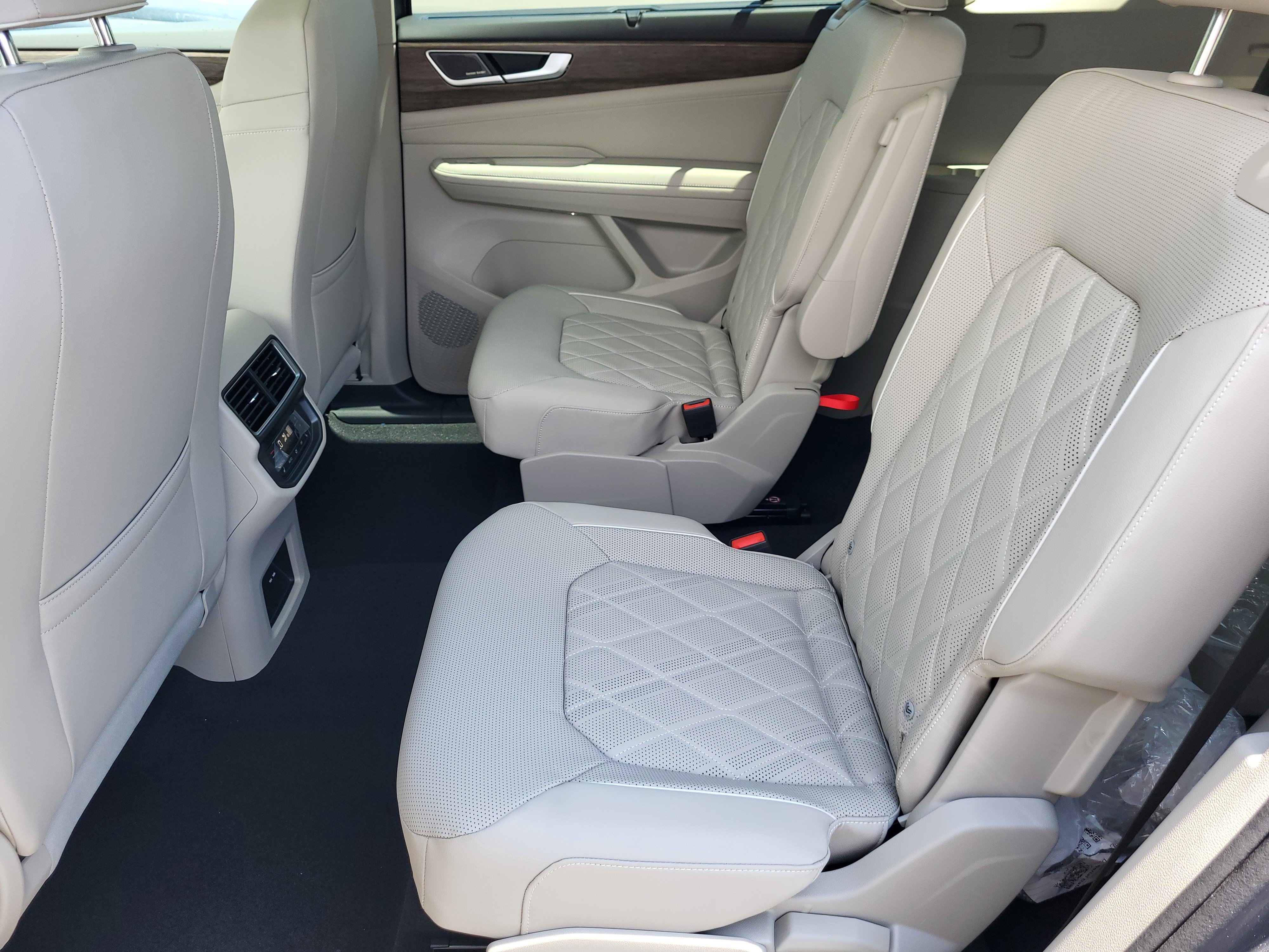 New 2025 Volkswagen Atlas SEL Premium R-Line image 18