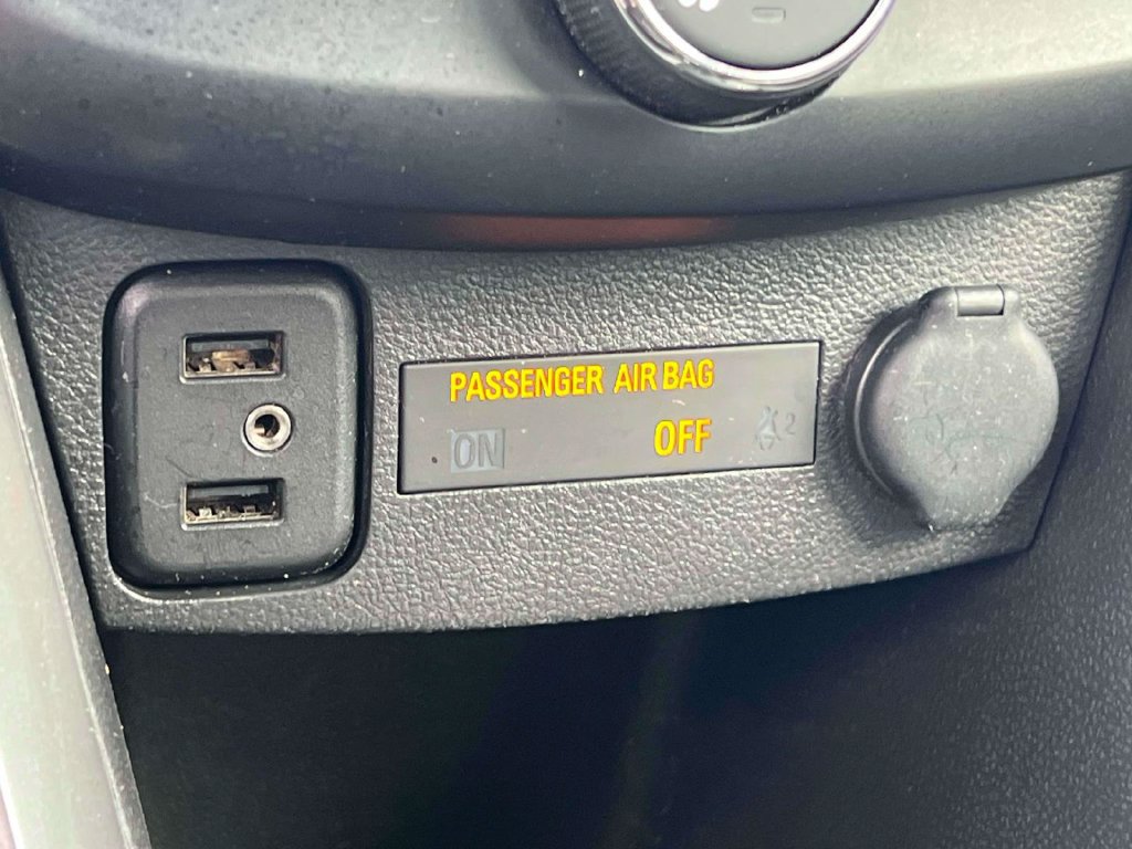 Used 2019 Chevrolet Trax LT w/ LT Convenience Package AWD/4WD image 30