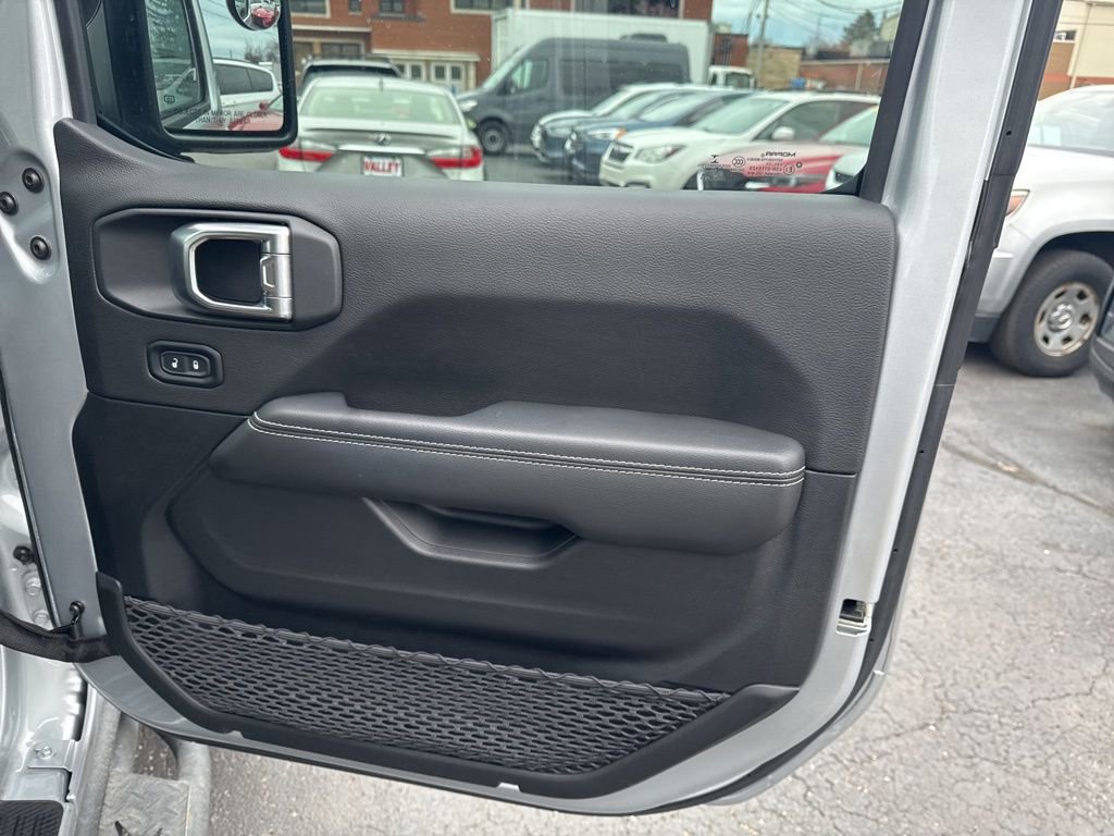 Used 2023 Jeep Gladiator Rubicon w/ Cold Weather Group image 41