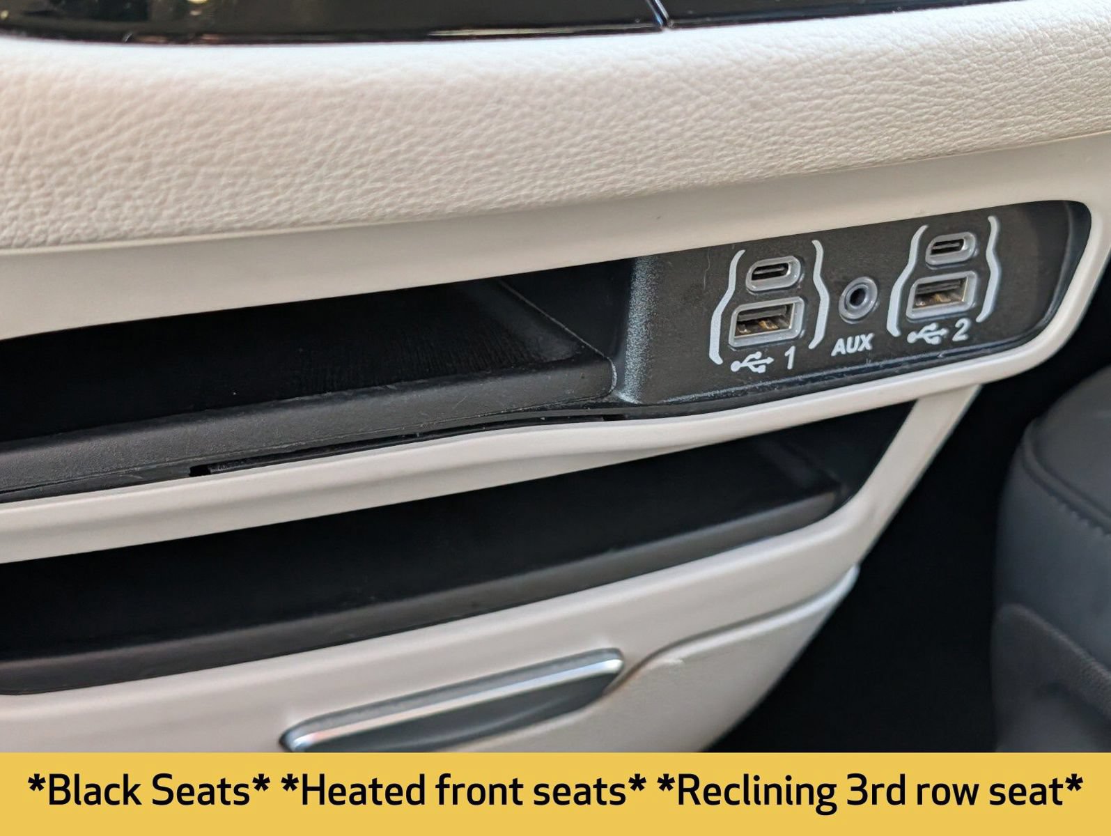 Used 2023 Chrysler Pacifica Touring-L FWD image 11