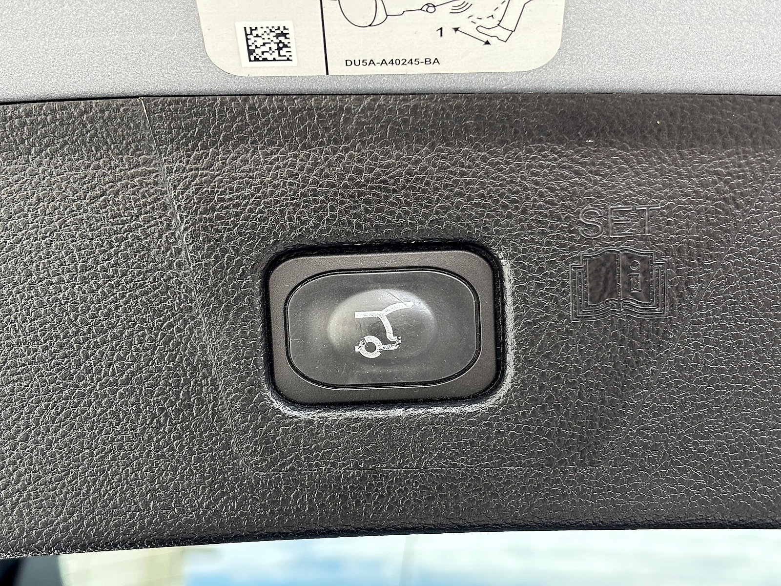 Used 2020 Ford Edge Titanium w/ Cargo Accessory Package AWD/4WD image 7