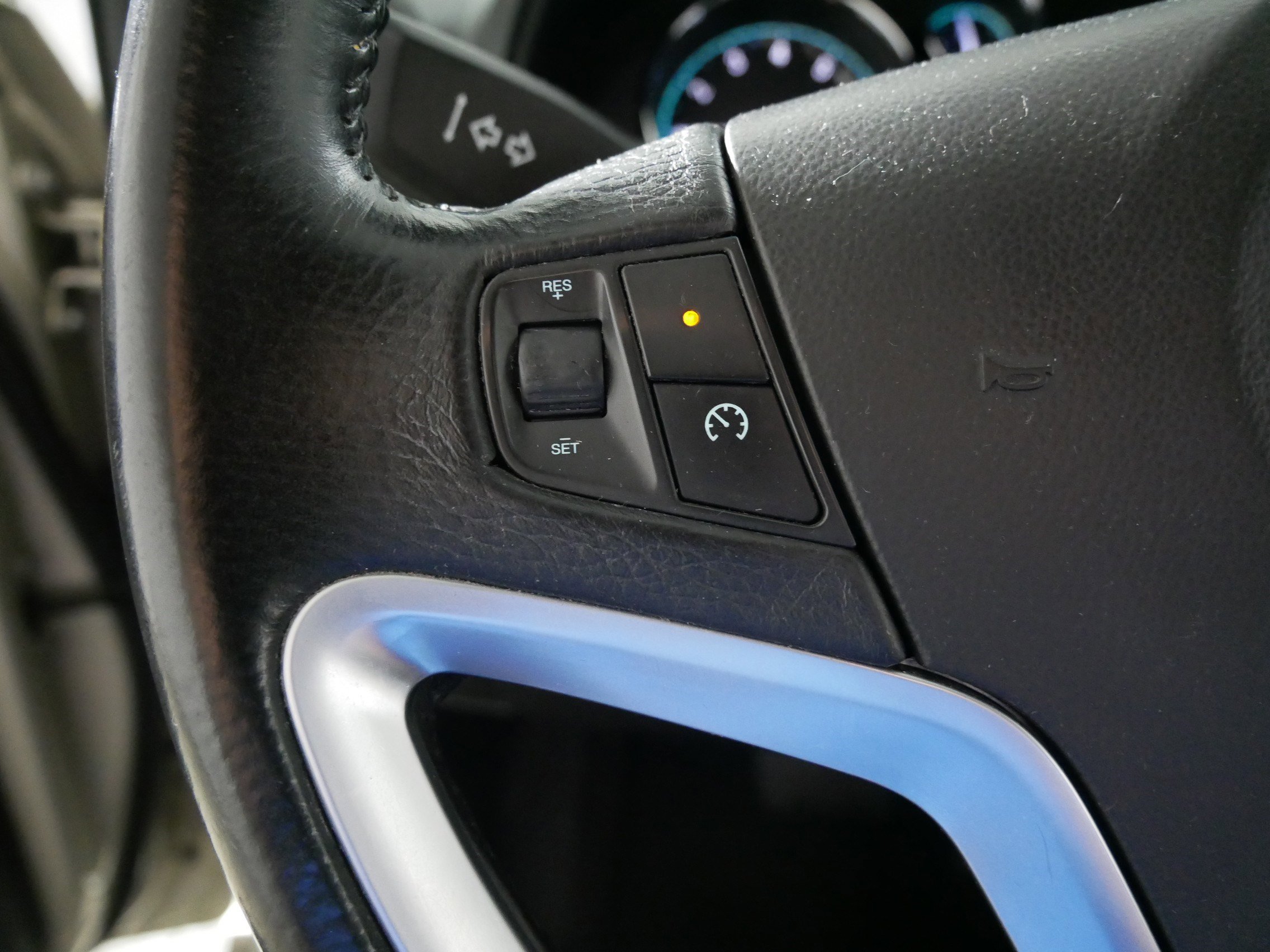 Used 2014 Chevrolet Captiva Sport LT FWD image 27