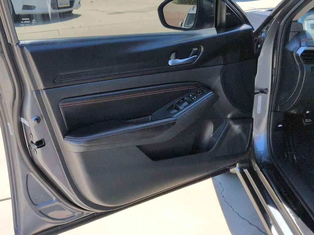 Used 2021 Nissan Altima 2.0 SR FWD image 25