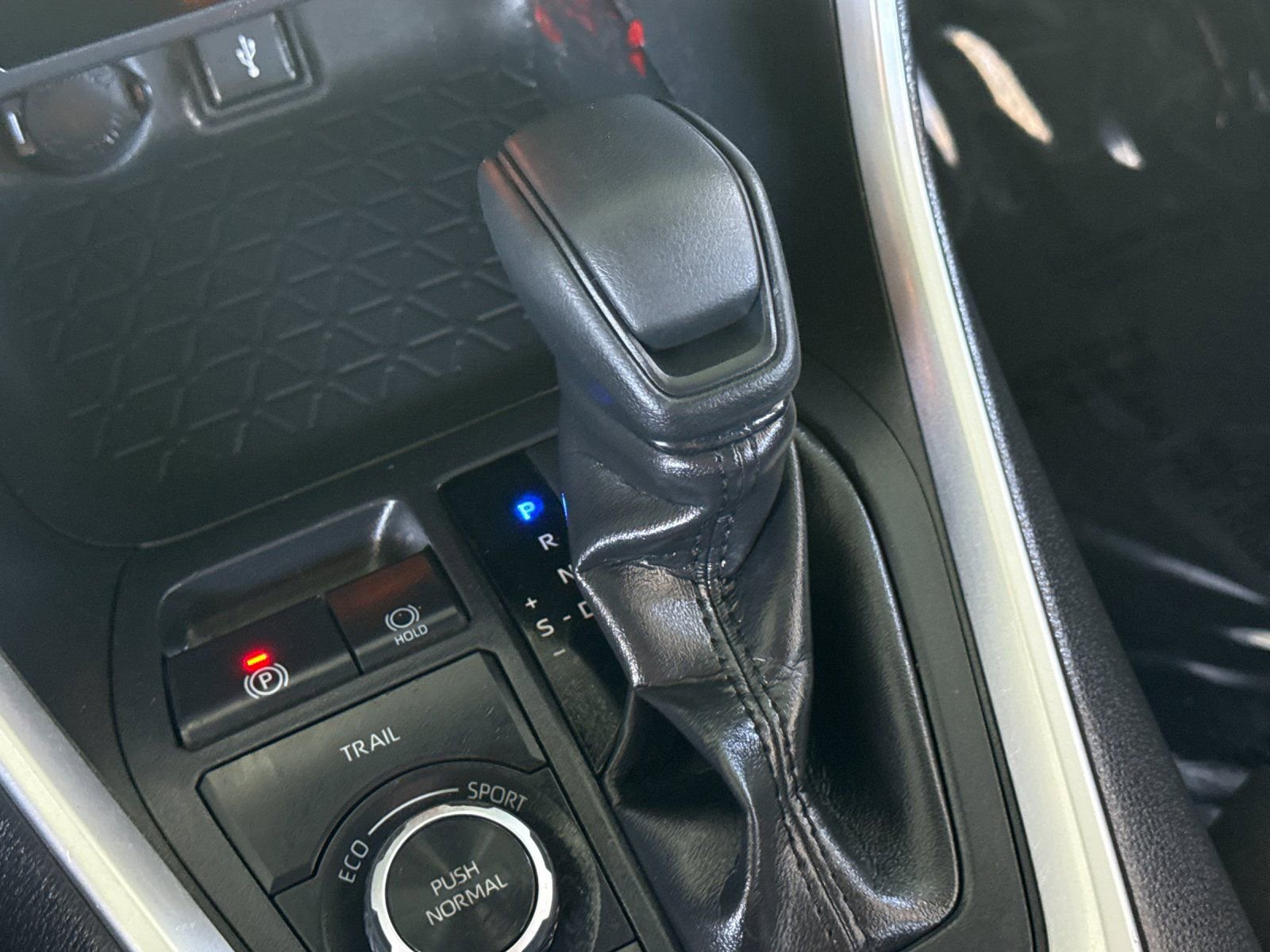 Used 2020 Toyota RAV4 XLE w/ All Weather Liner Package AWD/4WD image 20