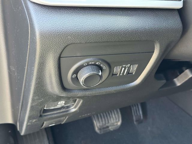 New 2026 Jeep Grand Cherokee Laredo image 18