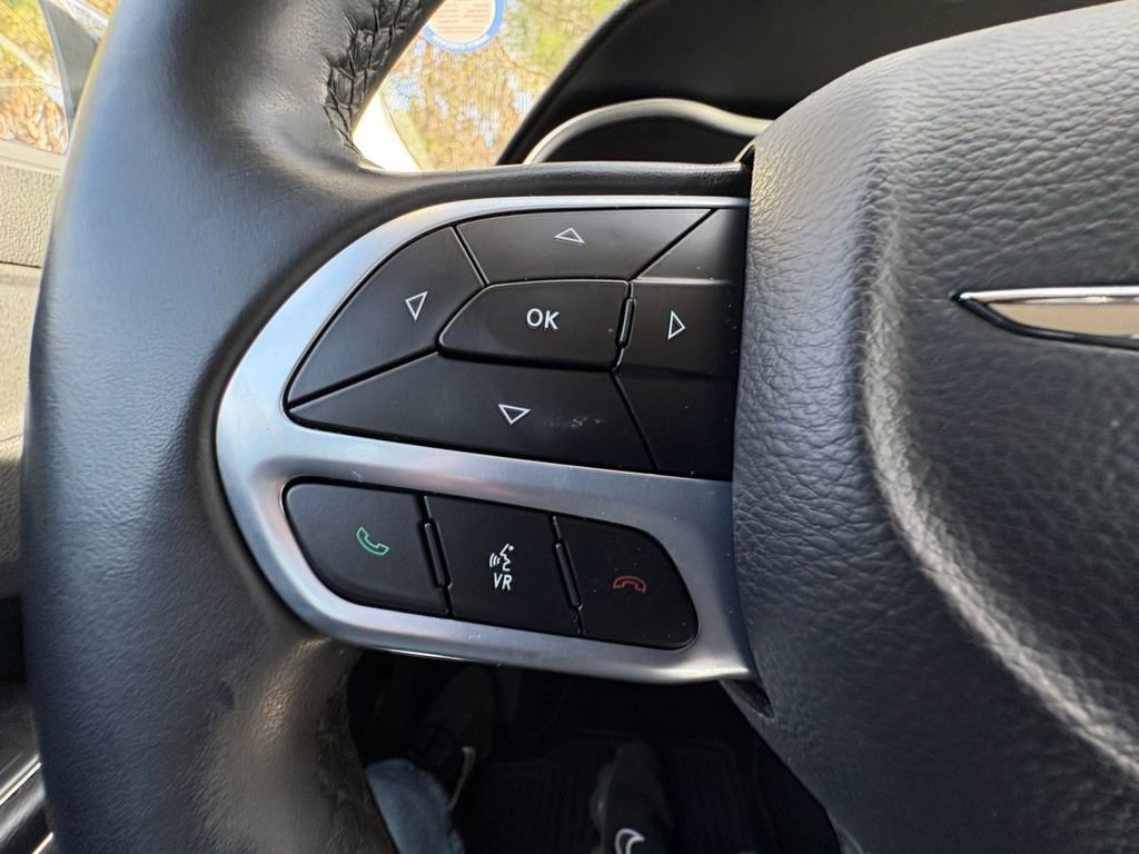 Used 2019 Chrysler 300 Touring w/ Chrome Appearance Package image 19