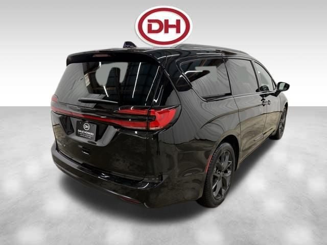 New 2026 Chrysler Pacifica Select w/ S Appearance Package FWD image 12