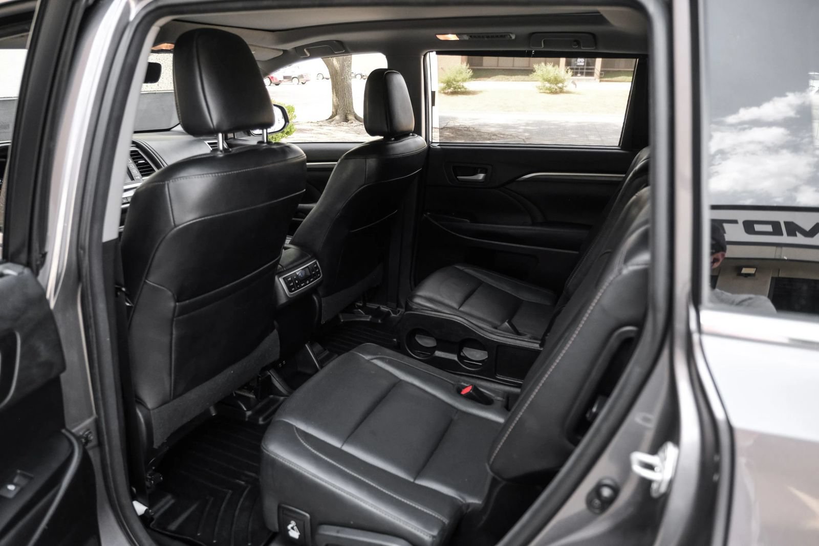 Used 2017 Toyota Highlander Limited Platinum FWD image 36