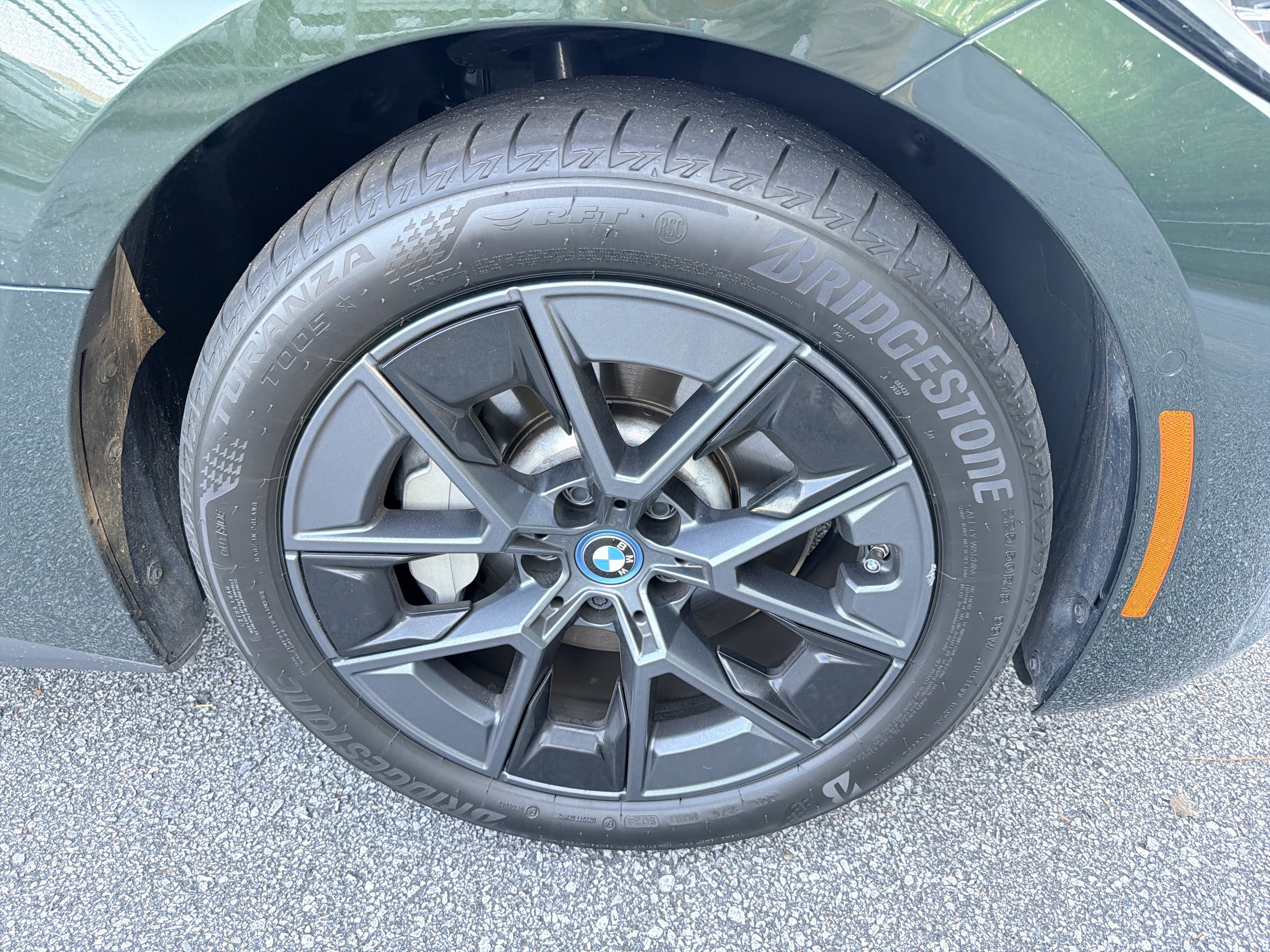 Used 2023 BMW i4 eDrive35 w/ Premium Package RWD image 9