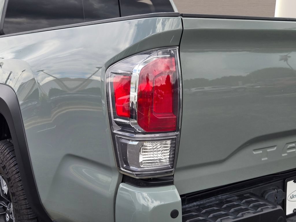 Used 2022 Toyota Tacoma TRD Off-Road w/ Technology Package AWD/4WD image 10