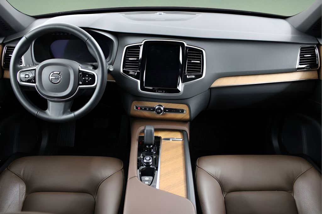 Used 2023 Volvo XC90 B5 Plus w/ Protection Package Premier image 21
