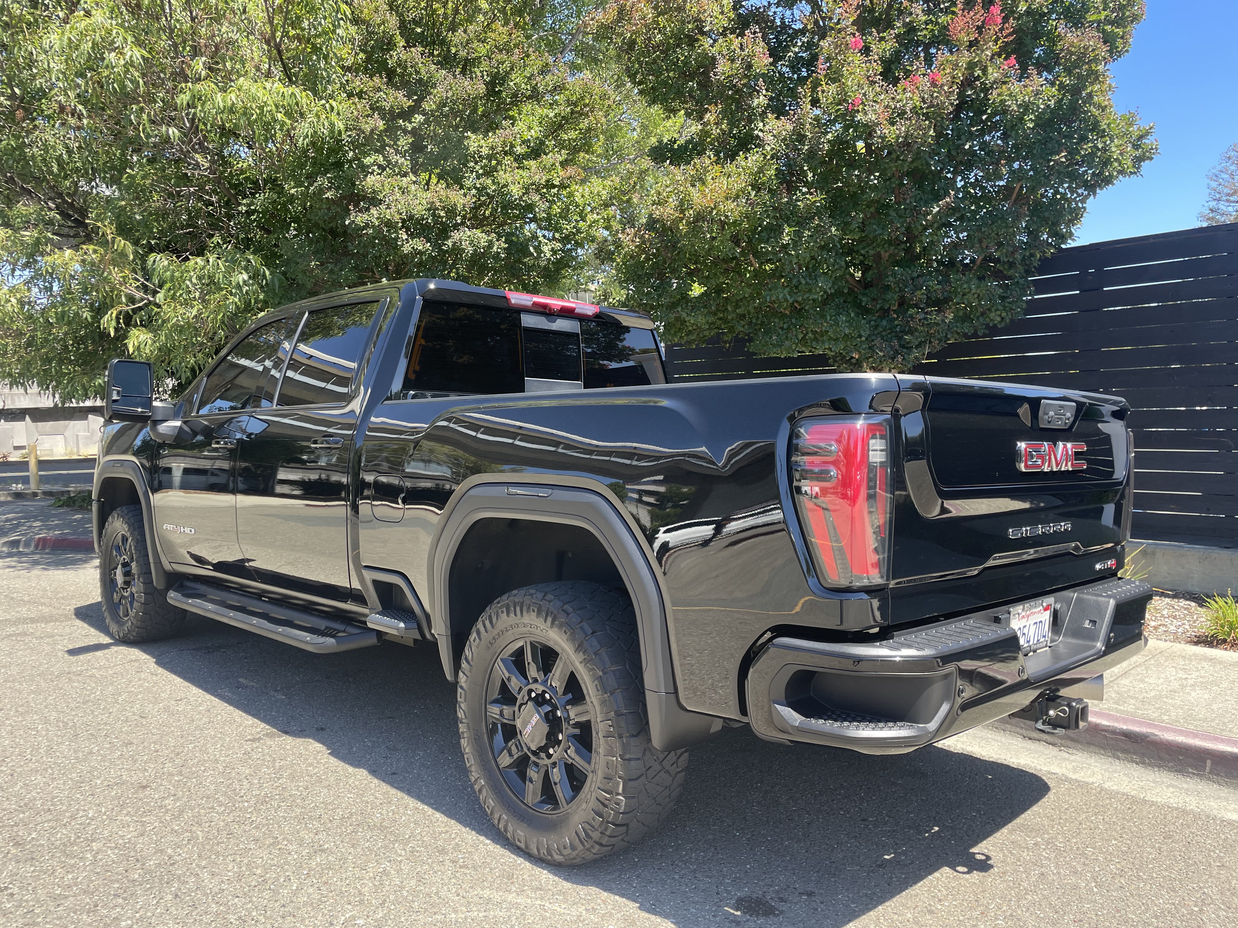 Used 2025 GMC Sierra 2500 AT4 w/ AT4 Preferred Package AWD/4WD image 3