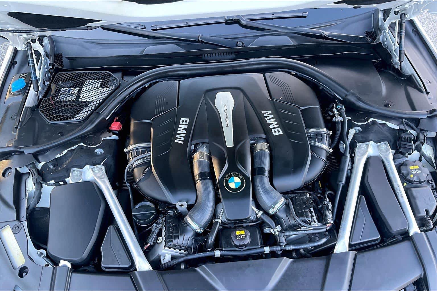 Used 2019 BMW 750i xDrive w/ M Sport Package AWD/4WD image 30