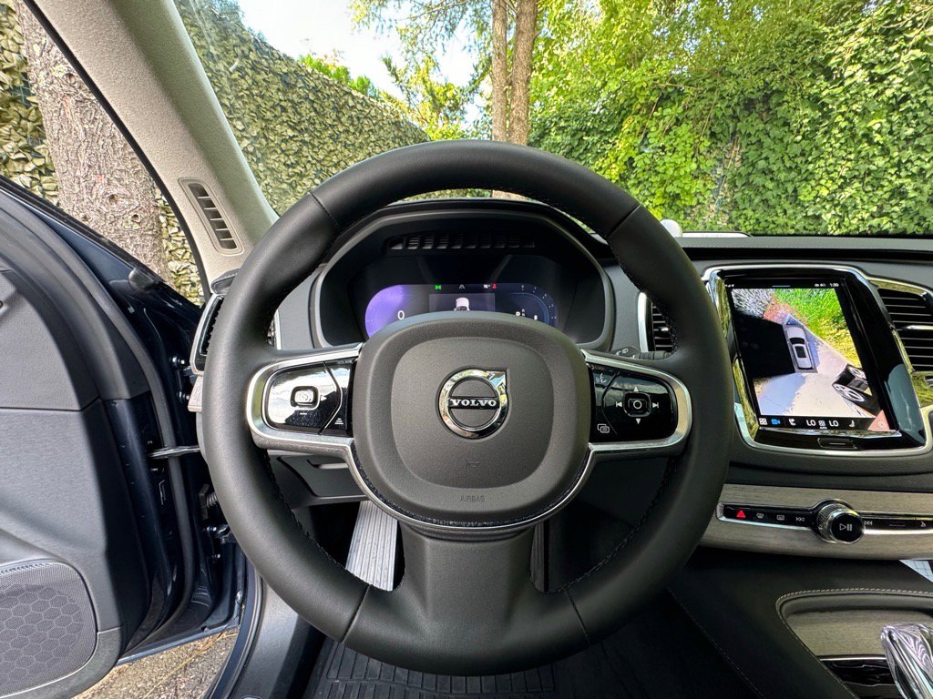 Used 2024 Volvo XC90 B6 Ultimate w/ Lounge Package image 11