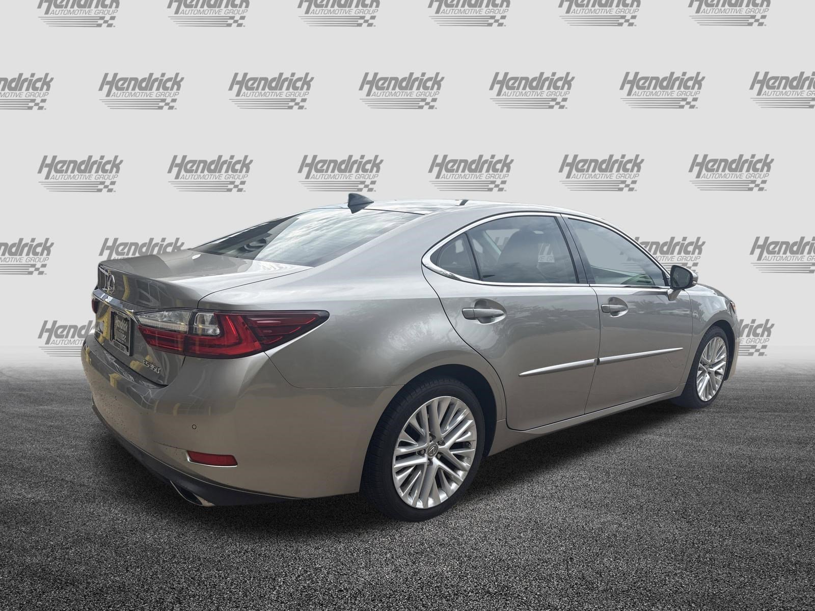 Used 2016 Lexus ES 350 w/ Ultra Luxury Package FWD image 10