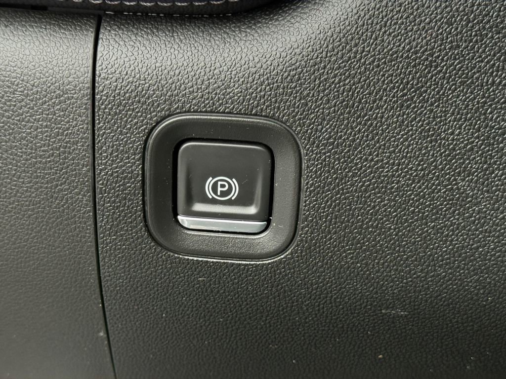 Used 2020 Chevrolet Silverado 1500 LTZ w/ LTZ Texas Edition image 23