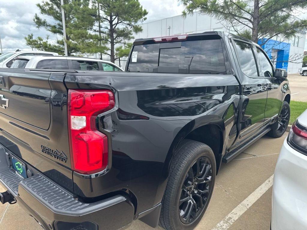 Used 2025 Chevrolet Silverado 1500 High Country w/ High Country Premium Package AWD/4WD image 12