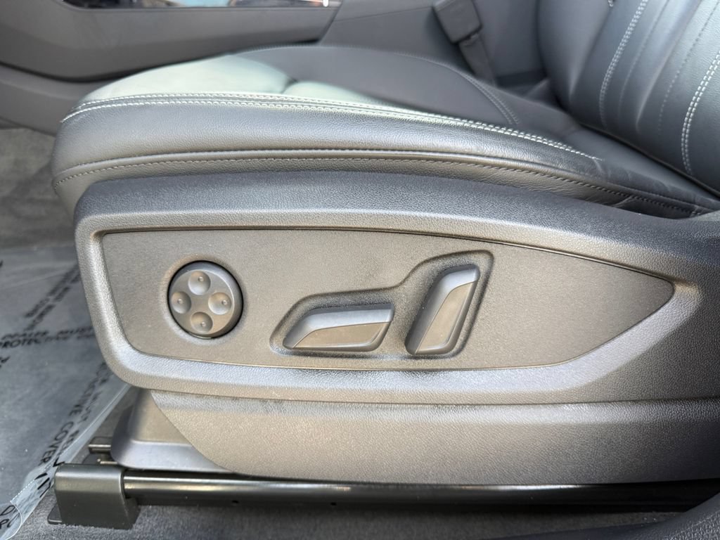 Used 2023 Audi Q5 2.0T Premium w/ Convenience Package AWD/4WD image 10