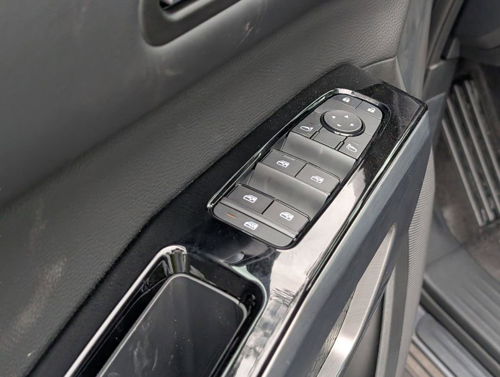 New 2026 Nissan Pathfinder SL FWD image 17