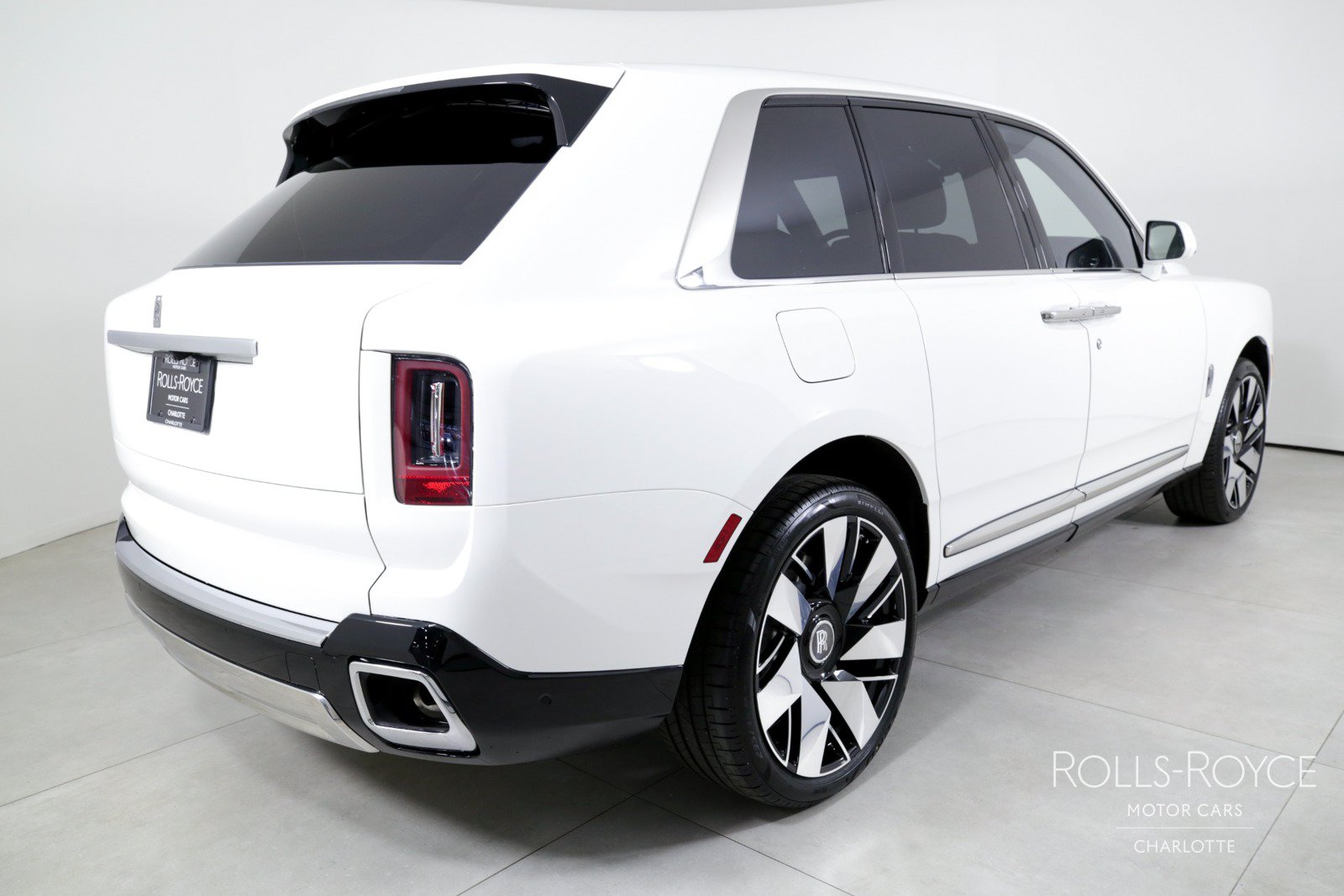 Certified 2025 Rolls-Royce Cullinan AWD/4WD image 2