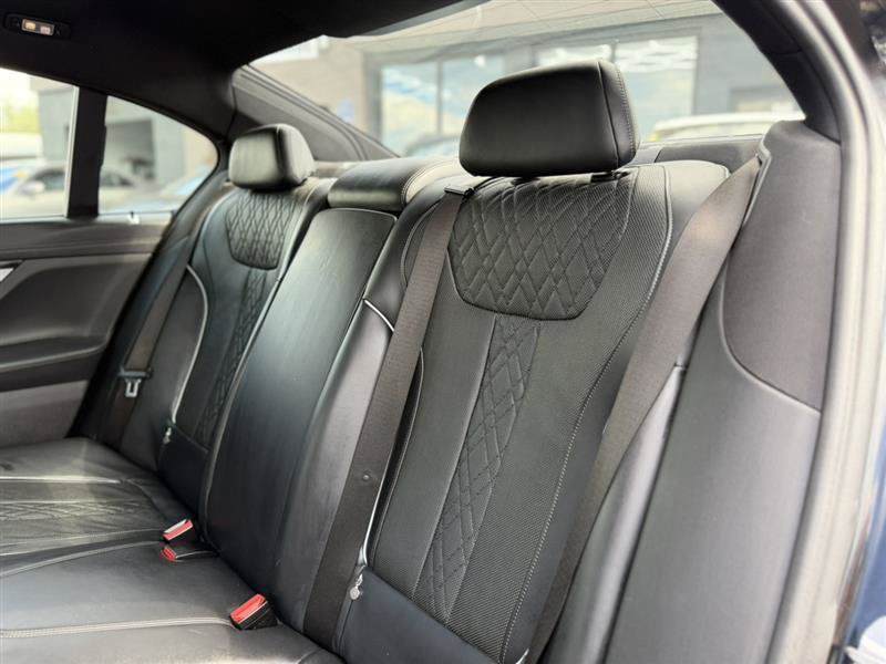Used 2018 BMW 750i RWD image 31
