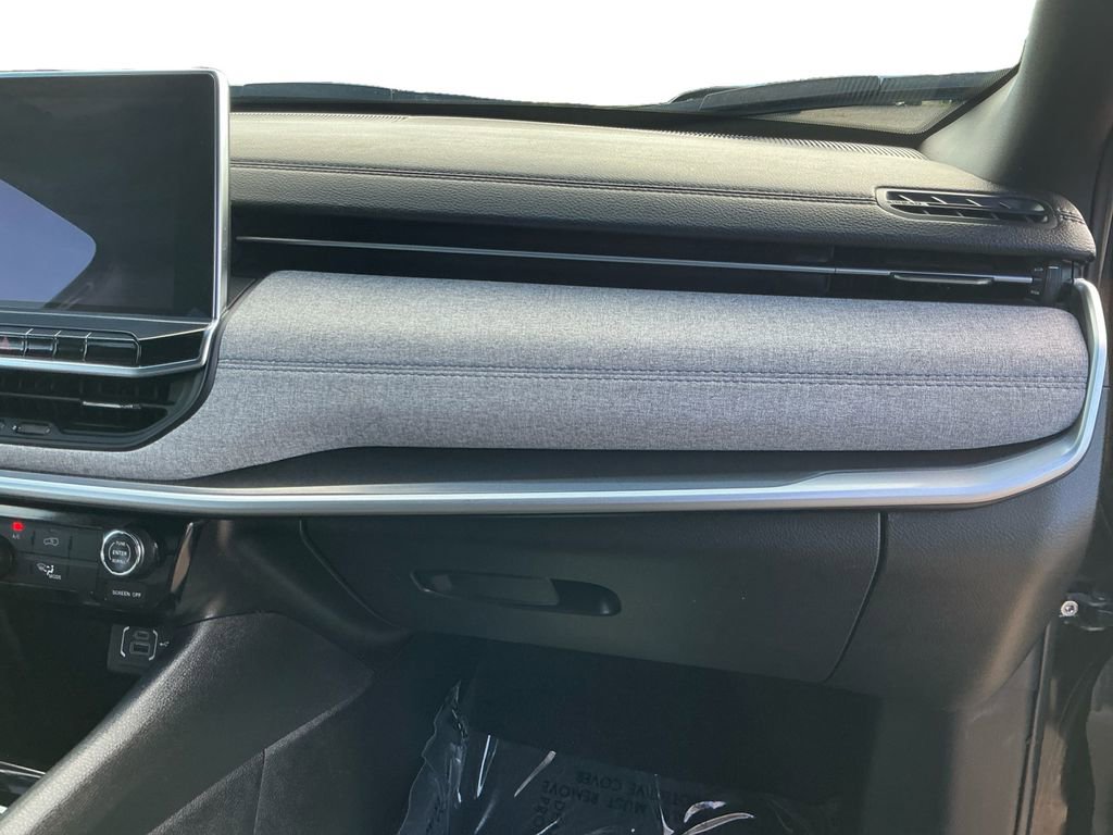 Used 2024 Jeep Compass Latitude image 18