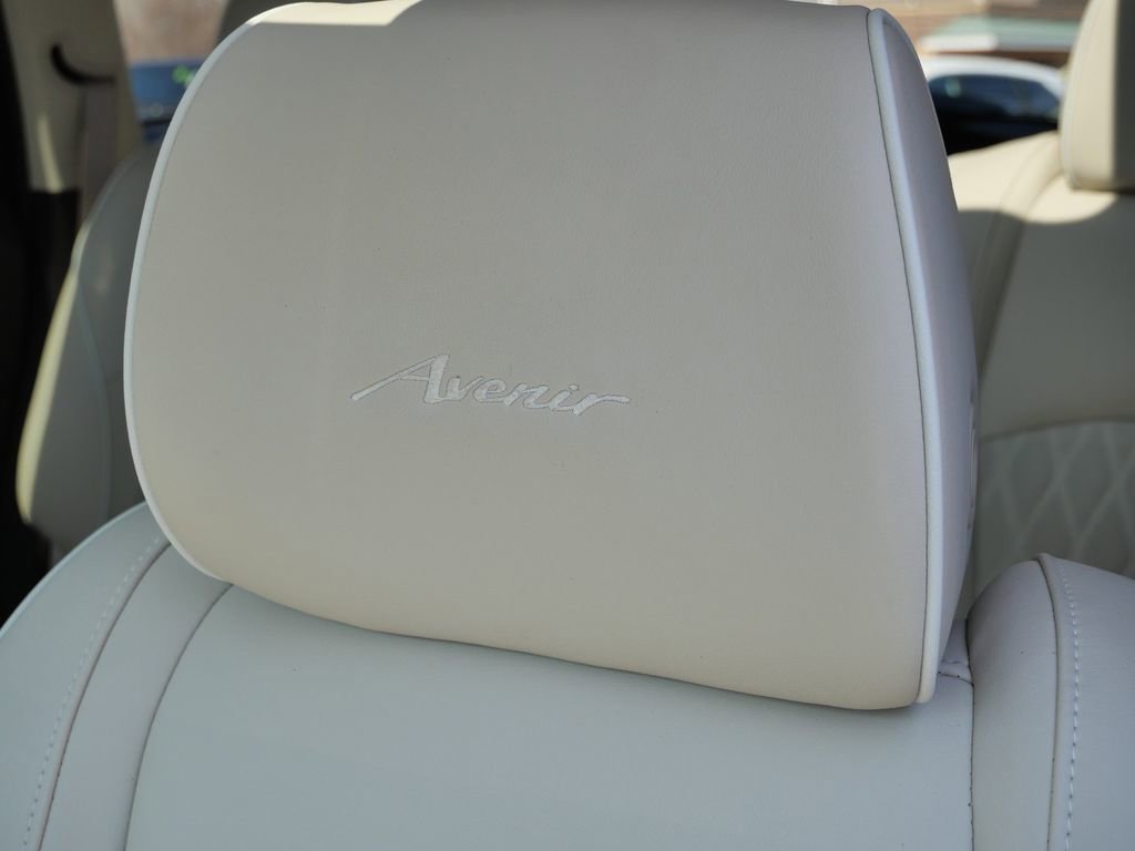 Used 2022 Buick Enclave Avenir w/ Avenir Technology Package AWD/4WD image 38