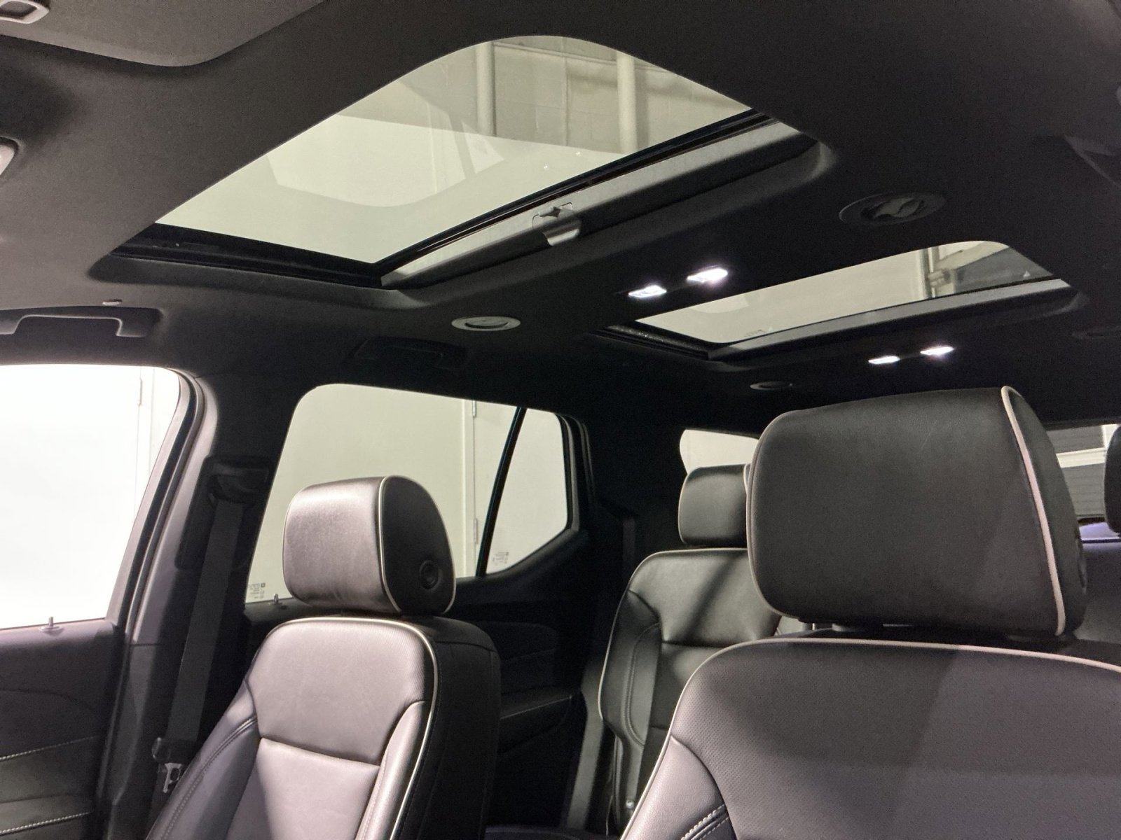 Used 2023 Chevrolet Traverse Premier image 31