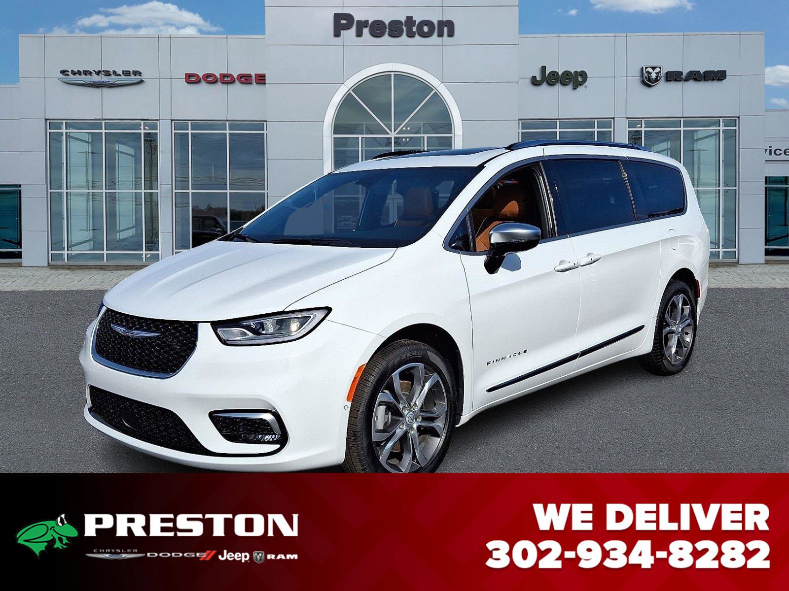 New 2026 Chrysler Pacifica Pinnacle w/ Trailer Tow Group