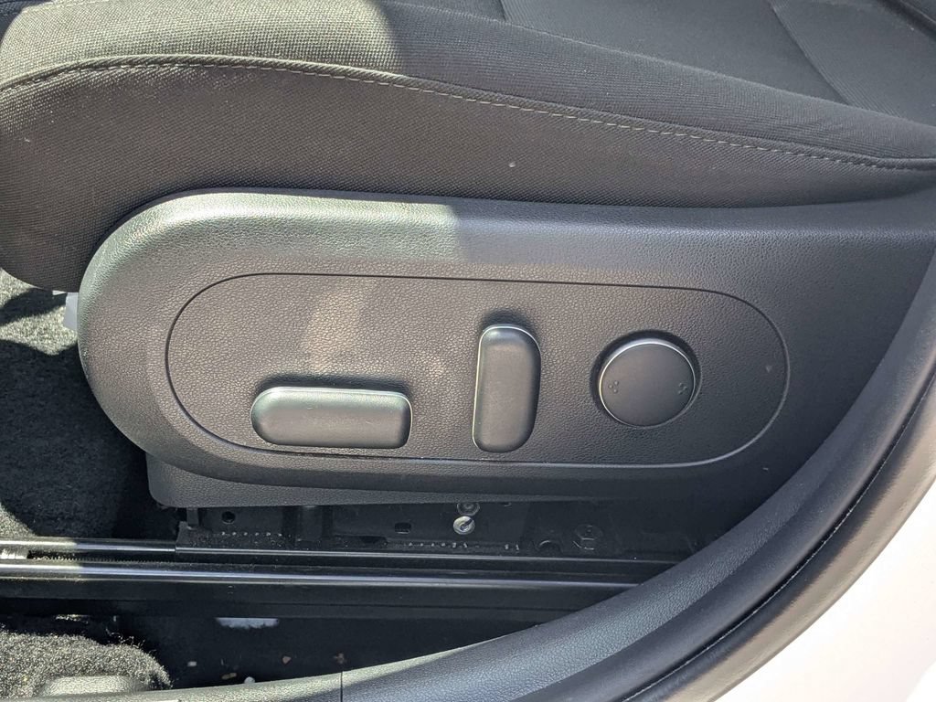 Used 2025 Hyundai Kona SEL AWD/4WD image 18