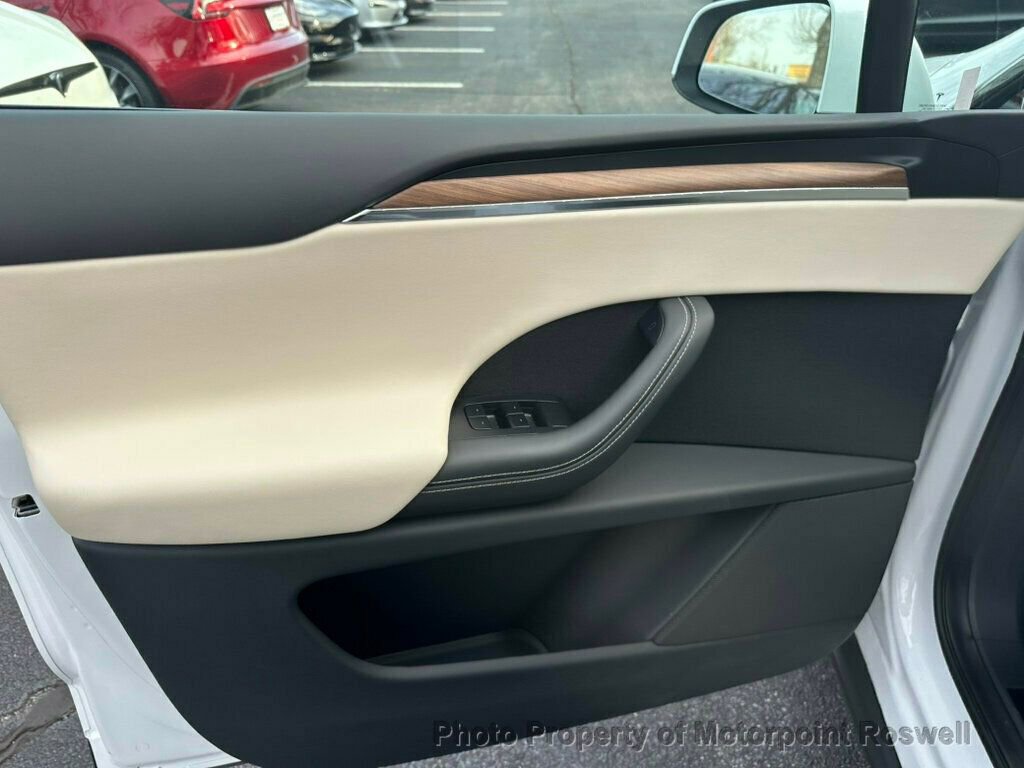 Used 2024 Tesla Model X image 8