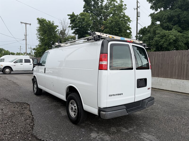 Used 2022 GMC Savana 2500 w/ Chrome Appearance Package RWD image 8