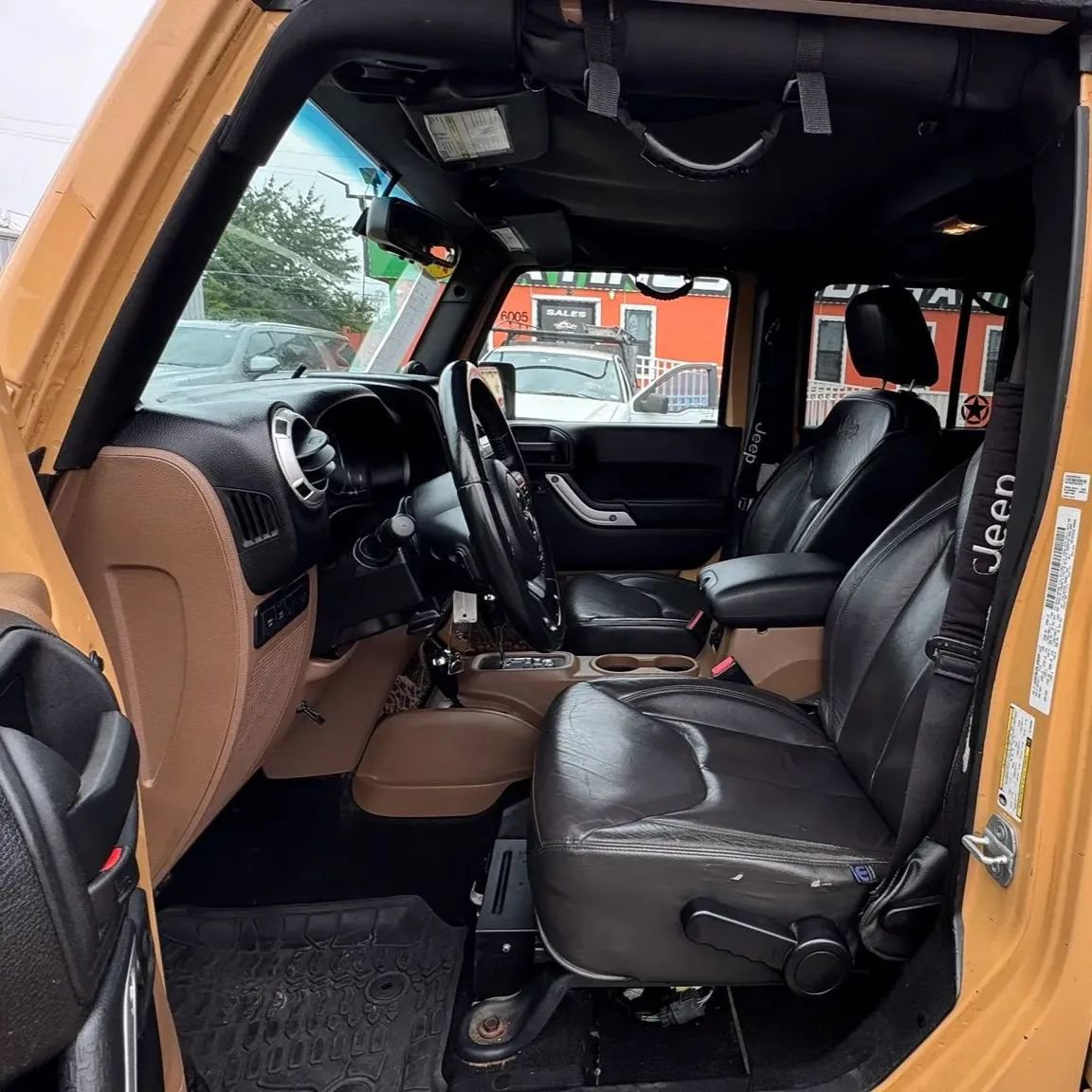 Used 2014 Jeep Wrangler Unlimited Rubicon w/ Connectivity Group AWD/4WD image 10