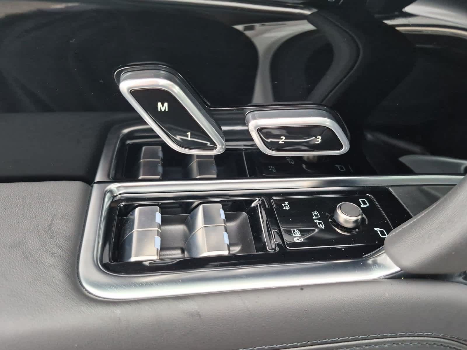 New 2027 Land Rover Range Rover SE AWD/4WD image 17