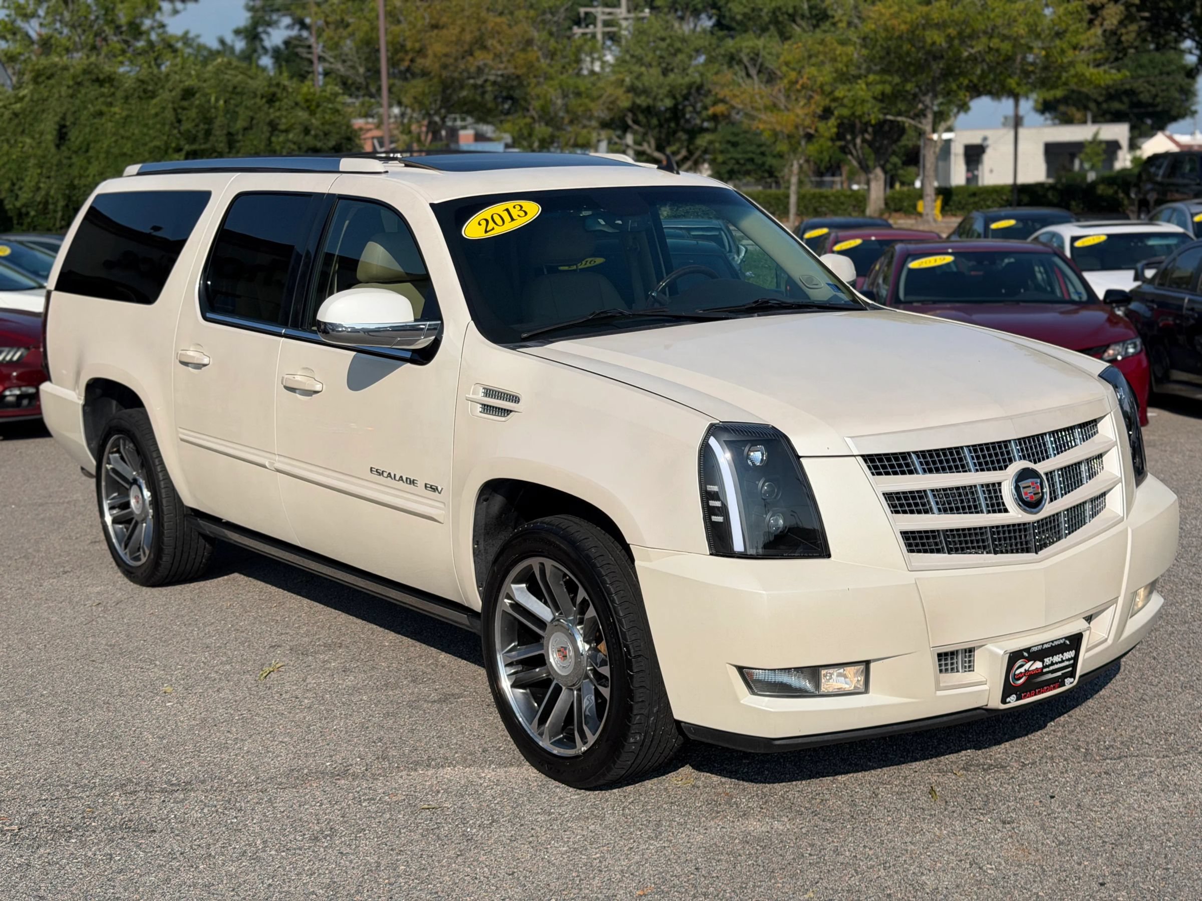 Used 2013 Cadillac Escalade ESV Premium RWD image 3