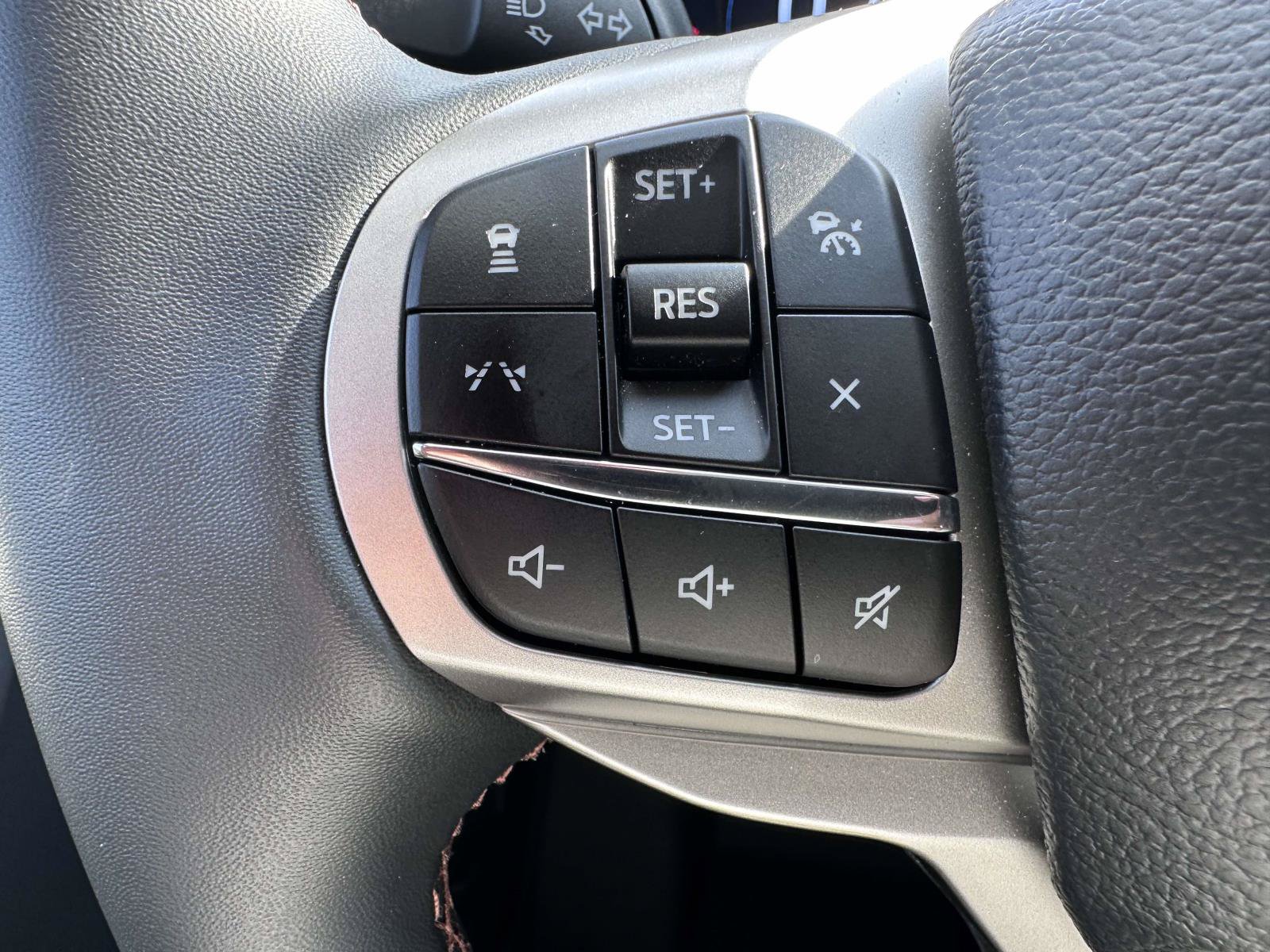 Used 2026 Ford Explorer Active AWD/4WD image 17