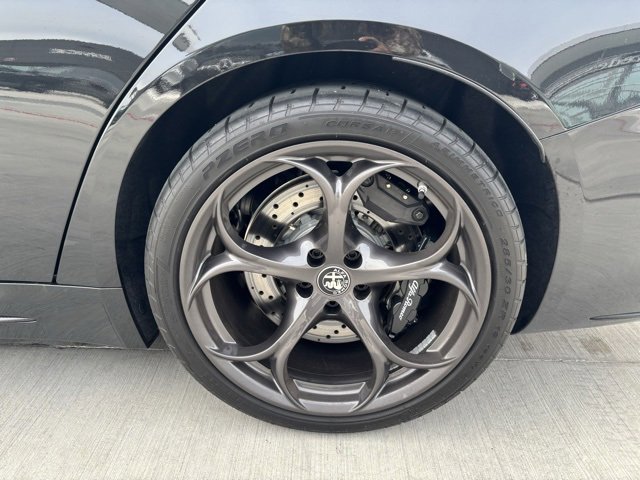 Used 2024 Alfa Romeo Giulia Quadrifoglio image 8