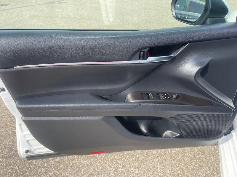 Used 2024 Toyota Camry SE image 19