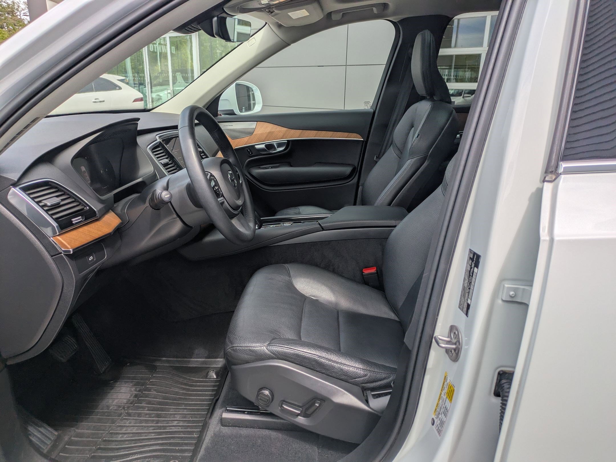 Used 2023 Volvo XC90 B6 Plus w/ Protection Package Premier AWD/4WD image 15