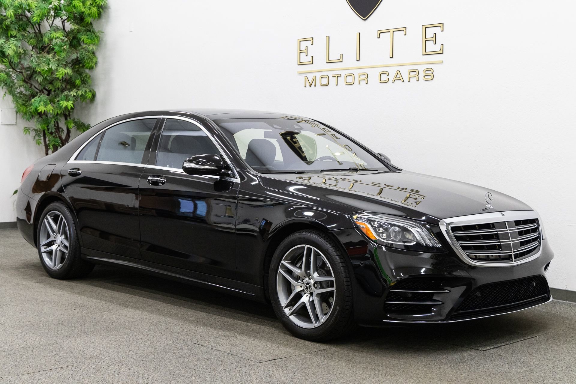 Used 2018 Mercedes-Benz S 560 4MATIC Sedan w/ AMG Line Exterior image 9