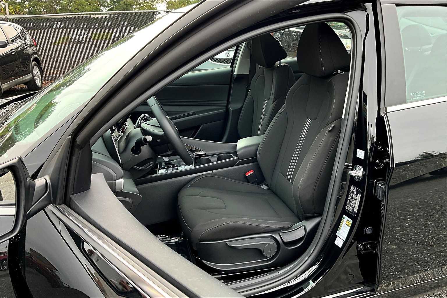 Used 2024 Hyundai Elantra SEL w/ Convenience Package image 7