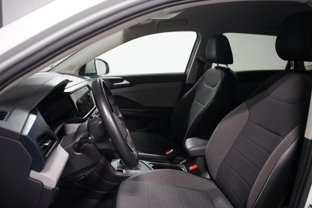 Used 2022 Volkswagen Taos SE FWD image 6