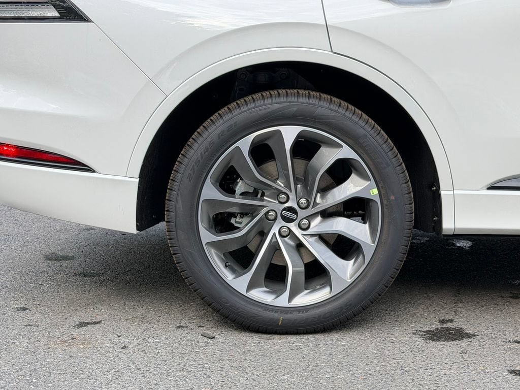 New 2026 Lincoln Aviator AWD w/ Jet Appearance Package image 6