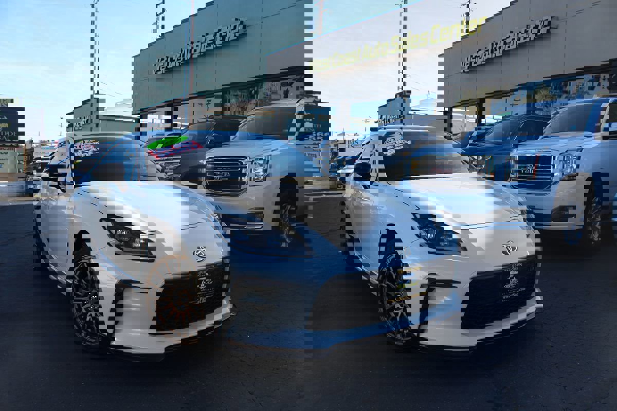 Used 2023 Toyota GR86 w/ ALL Weather Mat Package (TMS) RWD image 31